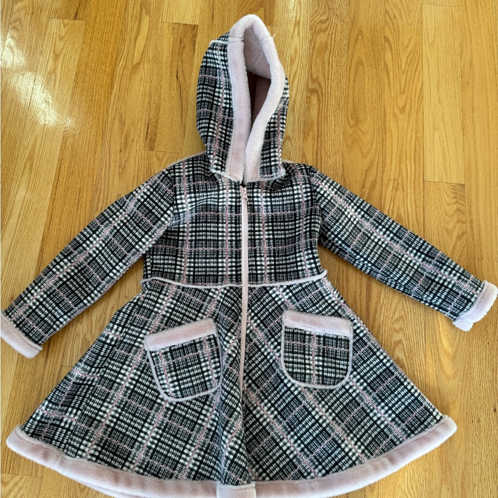 Gorgeous velvet girls swing coat in a size 6- perfect condition!
